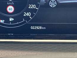 【スピードメーター】『スピードメーター』の画像になります。メーターがシンプルで見やすく運転しやすいですね！