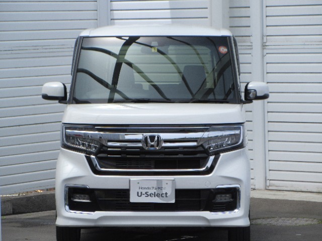 【Honda　SENSING装備】ミリ波レーダーとカメラを用いた先進の安全運転支援システムです。衝突軽減ブレーキに始まり、車線維持システム、標識認識機能などの支援で安全運転をサポート致します。