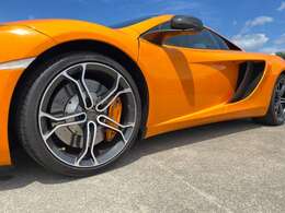 3.8L V8 ツインターボ 0-100km/h 3.1秒