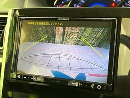 【バックカメラ】駐車時に後方がリアルタイム映像で確認できます。大型商業施設や立体駐車場での駐車時や、夜間のバック時に大活躍！運転スキルに関わらず、今や必須となった装備のひとつです！
