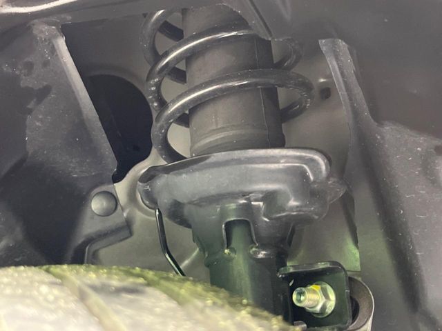 お車を安心してお乗りいただく為には、足回りの定期点検が欠かせません。サービスサポート（有償保証）では無料点検もご提供しており、安心のカーライフをお過ごしいただけるサポート体制が整っています。