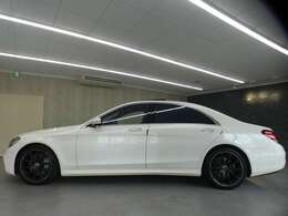 【オプション装備】・AMGライン（AMGスタイリングPKG（フロントスポイラー・サイド＆リアスカート）、19インチAMG5ツインスポークアルミホイール、