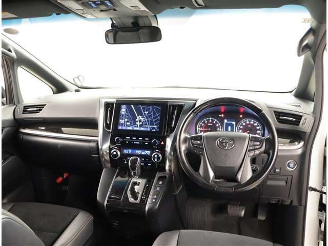 オシャレなインテリアで運転する気分も盛り上がりますよね＾＾