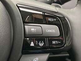 【アダプティブクルーズコントロール】高速道路での長距離走行が楽に！！自動で速度を保つクルーズコントロールが、衝突軽減システムと連携し、前方の車両を感知して車間を保つように速度調節してくれます！！