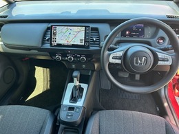 【HondaSENSING】衝突を予測してブレーキをかけたり、前のクルマとちょうどいい距離でついていったりできる多彩な安心・快適機能を搭載した先進の安全運転支援システムです。