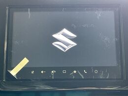 【メーカーオプション9インチナビ】インテリアに溶け込むスタイリッシュな「専用設計」メーカーナビを装備♪視認性や操作性など基本性能にも優れ、より上質なカーライフをお楽しみいただけます。