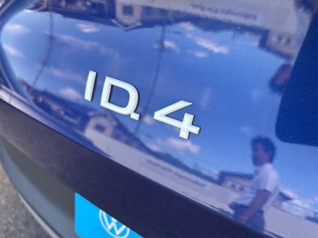 リアゲートの「ID.4」ロゴが電動SUVの個性を主張。