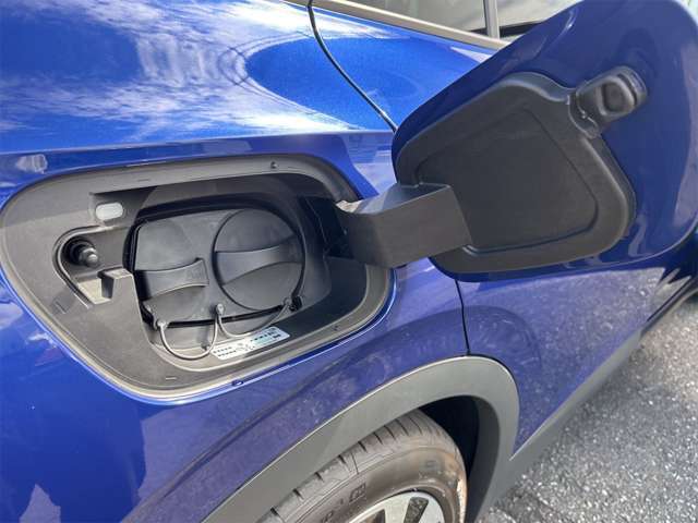 EV専用充電口。自宅充電・急速充電器どちらも対応可能。