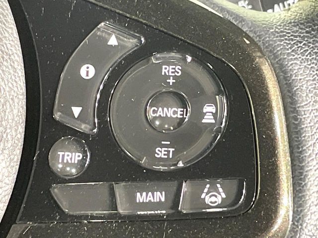【アダプティブクルーズコントロール】高速道路での長距離走行が楽に！！自動で速度を保つクルーズコントロールが、衝突軽減システムと連携し、前方の車両を感知して車間を保つように速度調節してくれます！！
