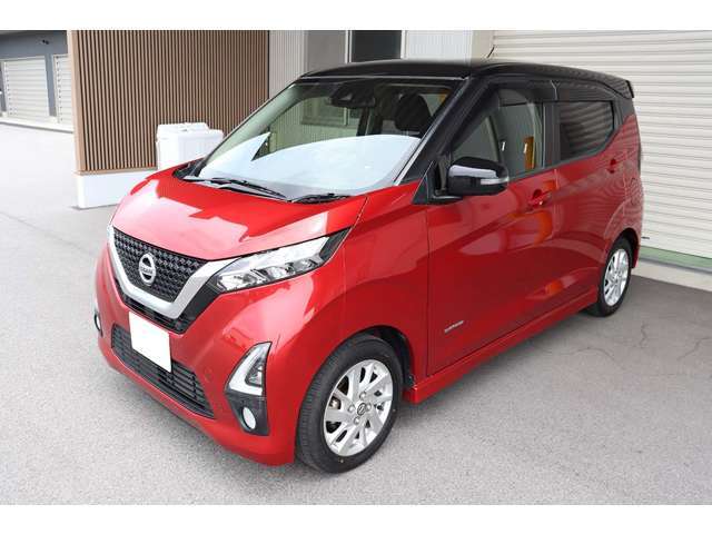 加え、走行中の車線逸脱防止機能も装備されております。外装につきましては目立つ傷は無いコンディションでございます！クリアハゲなどもございませんので、深い艶感が感じられる車両状態です。人気のスパークリング