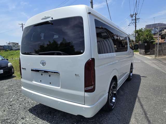 未登録新車/4列10人乗り/カロッツェリア7インチナビ/コブラフロントスポイラー/バルベロ17インチアルミホイール/GR8テールランプ/シートカバー/パワースライドドア/デジタルインナーミラー