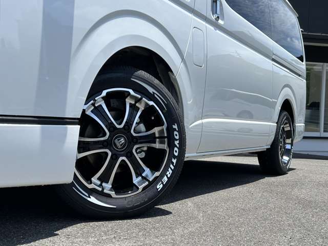 未登録新車/4列10人乗り/カロッツェリア7インチナビ/コブラフロントスポイラー/バルベロ17インチアルミホイール/GR8テールランプ/シートカバー/パワースライドドア/デジタルインナーミラー