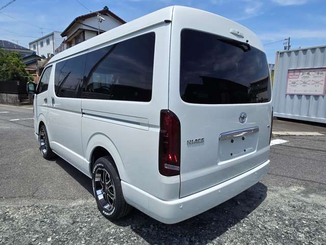 未登録新車/4列10人乗り/カロッツェリア7インチナビ/コブラフロントスポイラー/バルベロ17インチアルミホイール/GR8テールランプ/シートカバー/パワースライドドア/デジタルインナーミラー