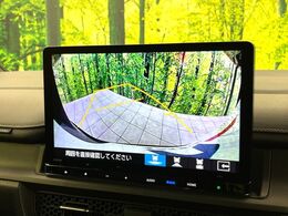 【バックカメラ】駐車時に後方がリアルタイム映像で確認できます。大型商業施設や立体駐車場での駐車時や、夜間のバック時に大活躍！運転スキルに関わらず、今や必須となった装備のひとつです！