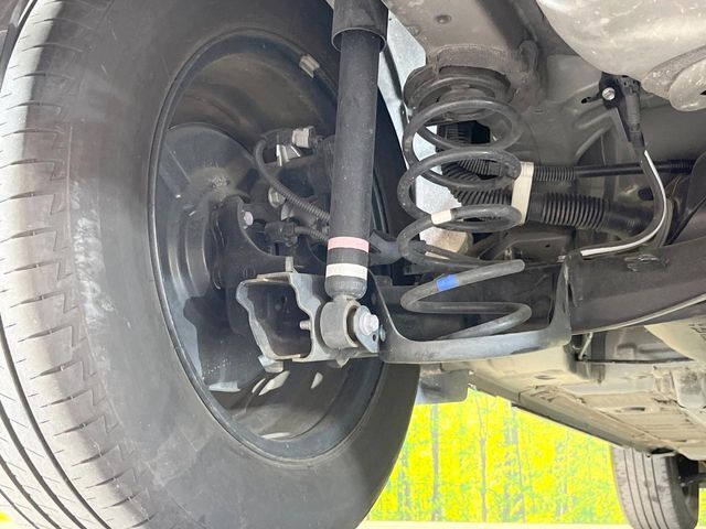 お車を安心してお乗りいただく為には、足回りの定期点検が欠かせません。サービスサポート（有償保証）では無料点検もご提供しており、安心のカーライフをお過ごしいただけるサポート体制が整っています。