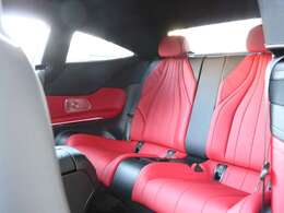 新車登録時からの36ヶ月間以内のメルセデスケア（メーカー保証）につきましては名義変更後に継承手続きいたします。故障の修理、メンテナンスサービスを新所有者の方が全国の正規販売店にてサービスを受けられます。