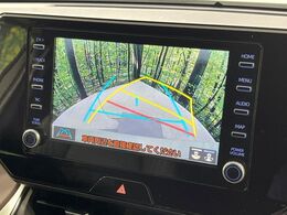 【バックカメラ】駐車時に後方がリアルタイム映像で確認できます。大型商業施設や立体駐車場での駐車時や、夜間のバック時に大活躍！運転スキルに関わらず、今や必須となった装備のひとつです！
