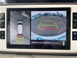 【パノラマモニター】クルマを真上から見下ろした視点で駐車をサポートします！死角からの障害物にいち早く気が付くことができます。