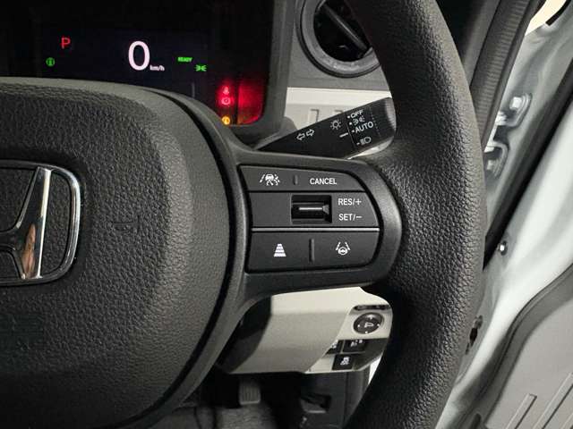 ACC（前車追従機能付き）で高速道路での運転サポートをしてくれます。