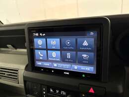ホンダ純正8型ディスプレイオーディオが装着されております。スマートフォンと連動して便利に使用していただけます。
