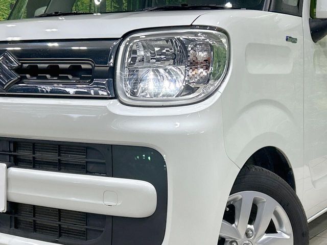 【LEDヘッドライト】悪天候や夜間走行時も良好な視界を確保し安心して運転できる高輝度LEDヘッドライトを装備！点灯速度が早く、消費電力も抑えられています。