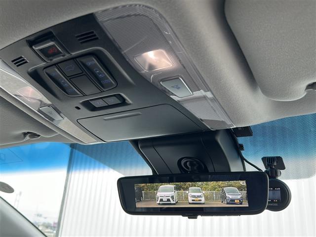 【バックミラー】『バックミラー周辺』の画像になります。写真の内容に関してご不明点、ご質問等がございましたらお気軽にガリバー店舗までお問い合わせください。