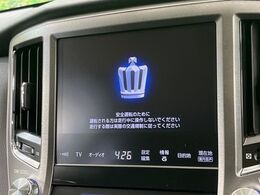 【メーカー純正ナビ】インテリアに溶け込むスタイリッシュな「専用設計」メーカーナビを装備♪視認性や操作性など基本性能にも優れ、より上質なカーライフをお楽しみいただけます。