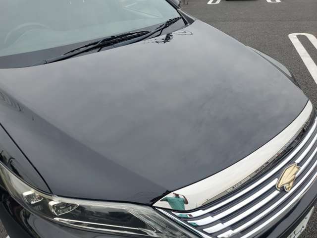 ボンネット。