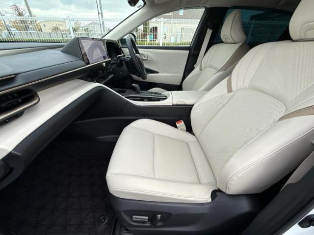 WECARSでは各商談席に大型モニターをご用意しております！見やすい大画面でゆったりと全国の在庫をご覧いただけます！是非ご来店お待ちしております！