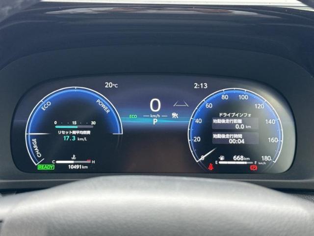 WECARSの展示場では実際に見て、触ってお車をお選びいただけます！知識の豊富な営業スタッフが様々なカーライフをご提案いたします！