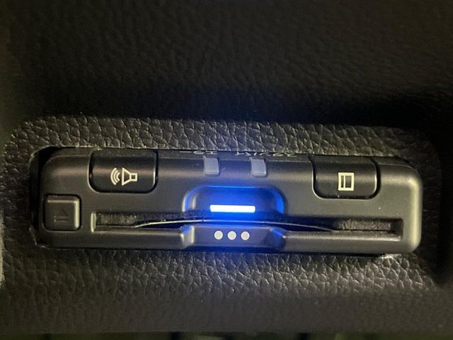 【ETC】高速道路の料金所をストレスなく通過！話題のスポットやサービスエリアに多い「スマートIC」利用時は必須のアイテムです。当店でセットアップを実施、ご納車当日からすぐにご利用いただけます！