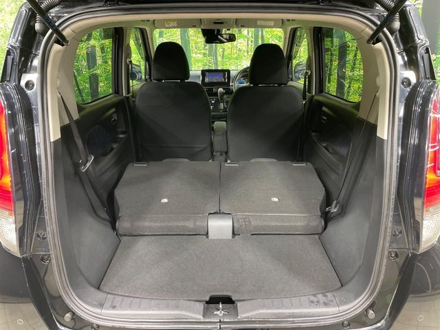 後席を格納すると、これだけの広さが！シーンに合わせたシートアレンジで、大きな荷物も積むことが出来ます♪
