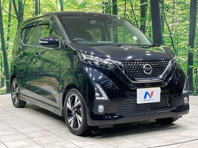 高透明度のガラス皮膜で撥水はもちろん、上質なツヤ・光沢を実現。紫外線や酸性雨から大切な愛車を保護し、色あせ・劣化を防止。「弾スプラッシュコート」、「弾プリミッサコート」からお選びいただけます。