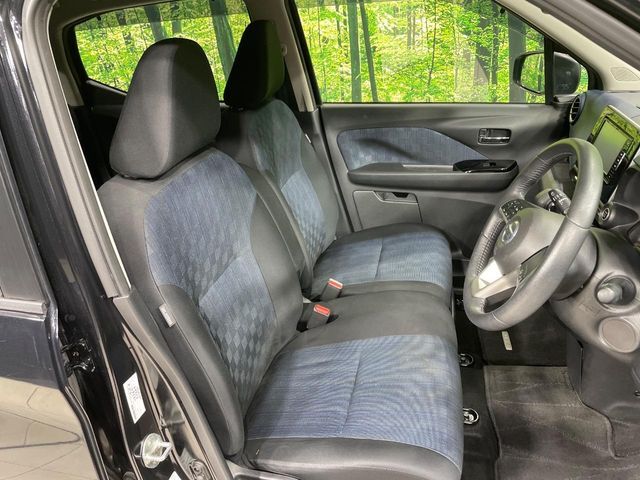 運転席シート廻りは使用感も少なく、良好な状態となっています。丁寧に使われていたことがよくわかりますね。