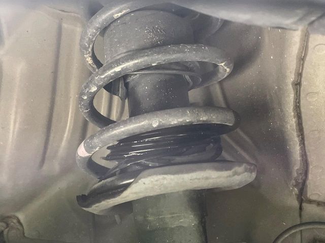 お車を安心してお乗りいただく為には、足回りの定期点検が欠かせません。サービスサポート（有償保証）では無料点検もご提供しており、安心のカーライフをお過ごしいただけるサポート体制が整っています。