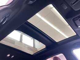 【パノラマルーフ】人気メーカーオプション。開放感溢れる車内を演出します☆