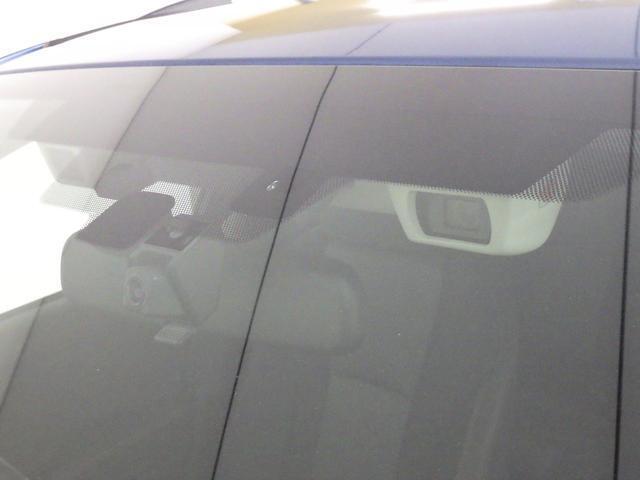 アイサイトのステレオカメラです。 このカメラが前方の危険を察知し運転をサポート。安心・安全ですね