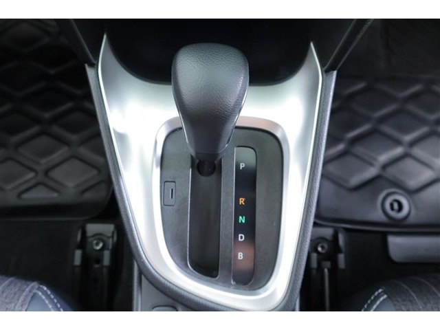 電気式無段変速機です。走行シーンにマッチした変則比で快適ドライブが出来ます♪