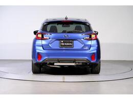 大きな六連 のエンブレムが中央に付いておりますので後ろから見ても一目でスバル車だと判ります