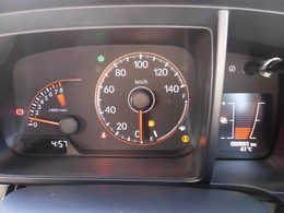 RSには、Gメーターとブースト計を搭載しています。左右旋回時に発生するGやターボのブースト圧をマルチインフォメーション・ディスプレーに表示します。