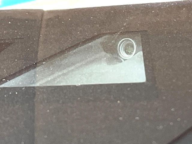 【i-ACTIVESENSE】走行中に前方の車両等を認識し、衝突しそうな時は警報とブレーキで衝突回避と被害軽減をアシスト。より安全にドライブをお楽しみいただけます。