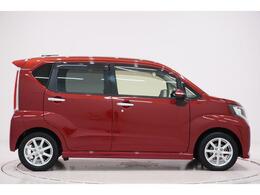 県内13店舗にて常時500台以上ダイハツ車を展示中です。見て、触って、納得のいく一台をぜひ見つけてください。