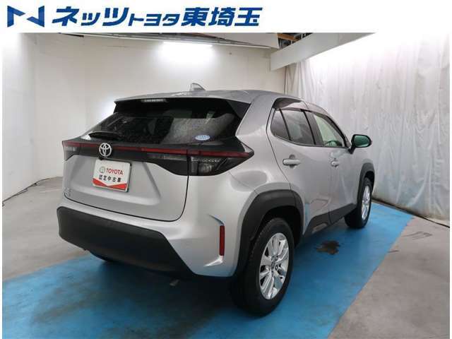 【リヤ】後方にも誤発進防止機能が付いていますので万が一の踏み間違え時でも安心です。