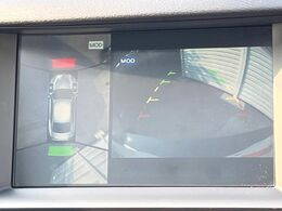 【アラウンドビューモニター】専用のカメラにより、上から見下ろしたような視点で360度クルマの周囲を確認することができます☆死角部分も確認しやすく、狭い場所での切り返しや駐車もスムーズに行えます。