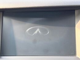 【メーカー純正ナビ】インテリアに溶け込むスタイリッシュな「専用設計」メーカーナビを装備♪視認性や操作性など基本性能にも優れ、より上質なカーライフをお楽しみいただけます。