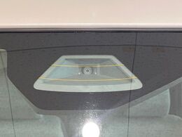 【スズキ　セーフティサポート】走行中に前方の車両等を認識し、衝突しそうな時は警報とブレーキで衝突回避と被害軽減をアシスト。より安全にドライブをお楽しみいただけます。