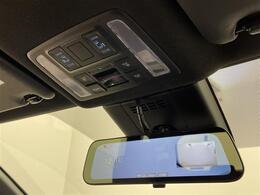 【デジタルインナーミラー】車両後方カメラの映像をルームミラーに映すことが出来ます。 そのため、後席に人や荷物があって後方が見えづらい場合でもしっかり視界を確保することが出来ます。