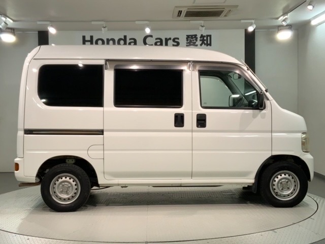 当社の車両には『安心して車選びをしていただくために』お支払い総額を表示しております。税金、自賠責保険料、登録費用、リサイクル料金が含まれており、県内登録及び届出で店頭納車の場合になります。