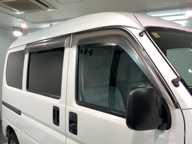 当社の車両には『安心して車選びをしていただくために』お支払い総額を表示しております。税金、自賠責保険料、登録費用、リサイクル料金が含まれており、県内登録及び届出で店頭納車の場合になります。