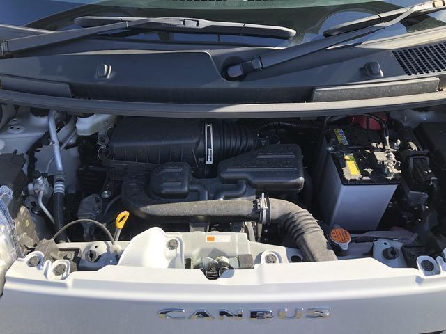 ボンネット内もキレイです。